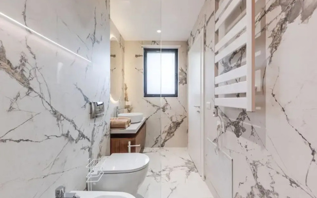 Villa Serenity Luxury Lakeside Manor