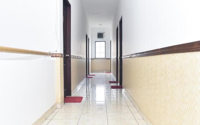 RedDoorz near Lenmarc Mall Surabaya