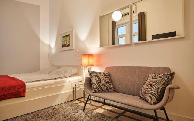 Super Central Studio Apartment - With Balcony