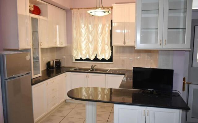 Comfortable Apartment Opposite The Park