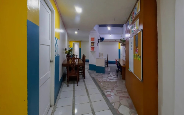 OYO 809 Crowne One Condo