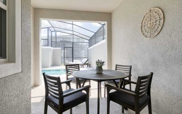Chic townhouse with private pool near Disney