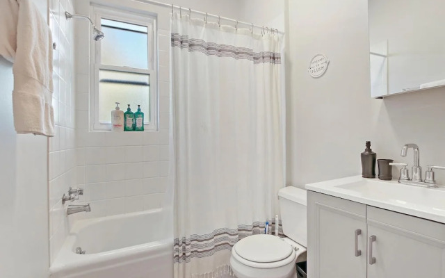 Cozy 3BR Gem - Lincoln 3E