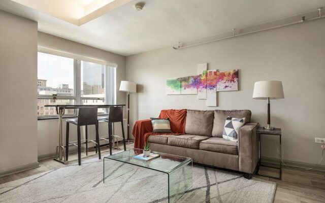 Contemporary 1 bedroom | CozySuites