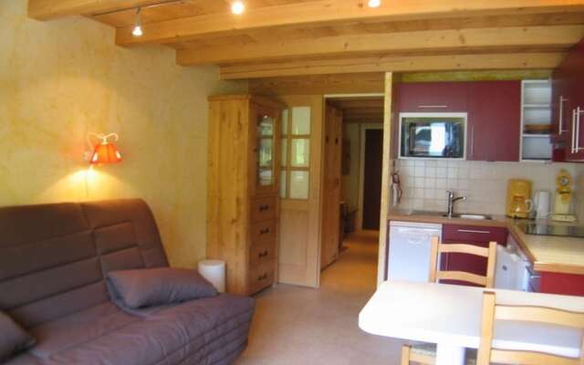 PARNASSE 203 La Clusaz skis aux pieds