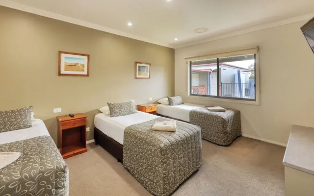 Saltbush Motor Inn