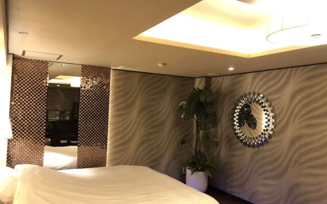 Hotel Raza - Adults Only
