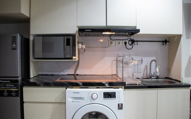 Scenic And Comfortable Studio At West Vista Apartment