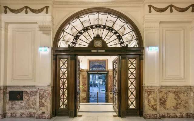 1-bedroom Unit in Classic Melbourne CBD Building!
