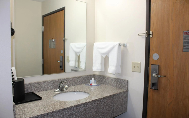 Reston Inn & Suites