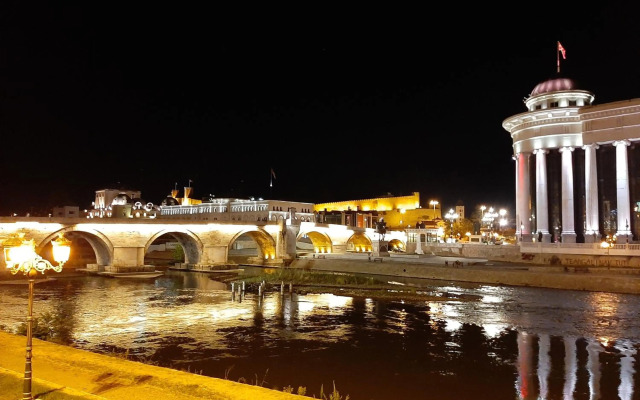 Square Exclusive Apartment 3n