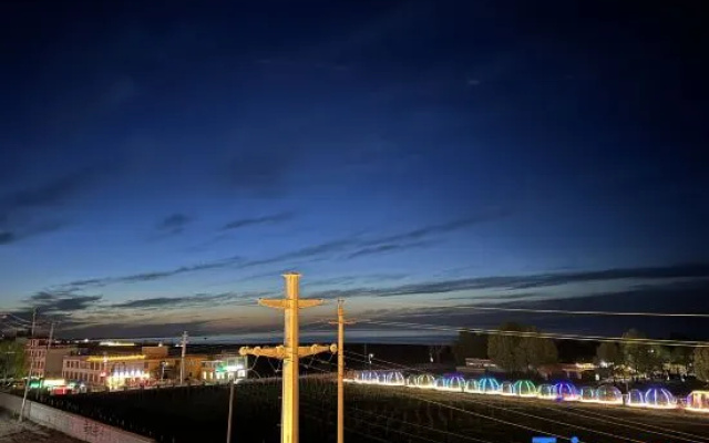 Qinghai Lake Zhaxi Tibetan-style Holiday Inn