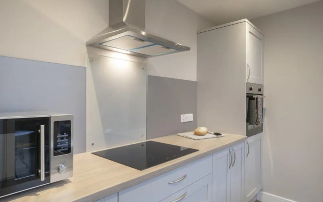 Ferndale s Hideaway - 1 Bedroom Spacious Apartment - Central Ambleside - Parking