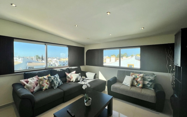 Quarteira Classic With Pool by Homing