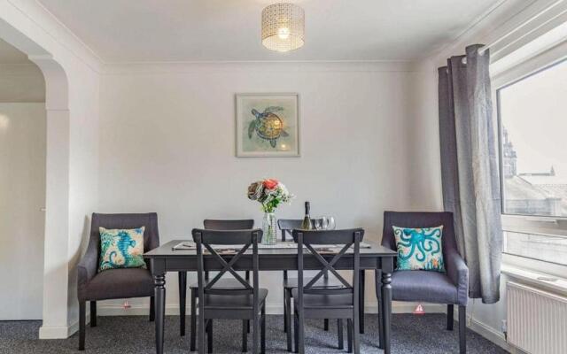 Lovely Apartment 2 King & 2 Single Beds