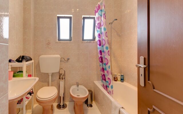 Apartment - 1 Bedroom with WiFi and Sea views - 107979