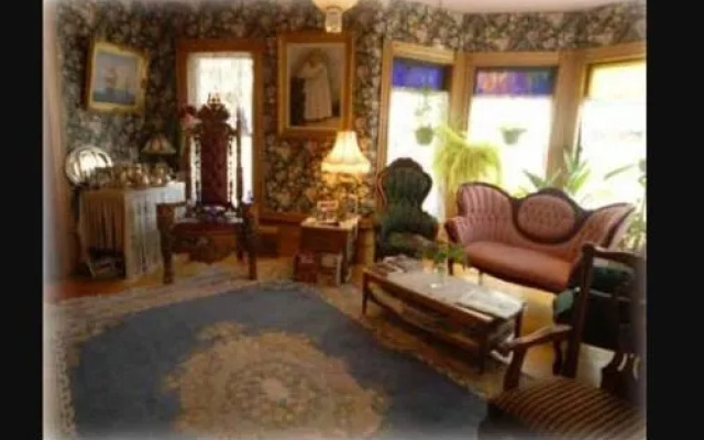 The Lion and The Rose Bed & Breakfast