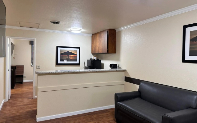 Beachwalker Inn and Suites