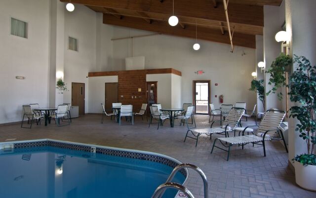 Schoenbrunn Inn & Suites