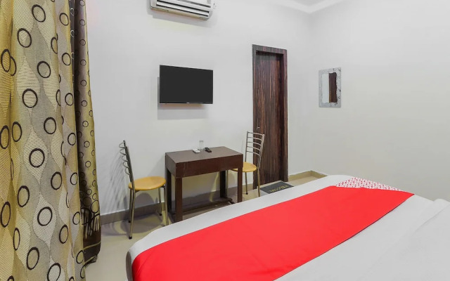 OYO 23599 Hotel Superstar