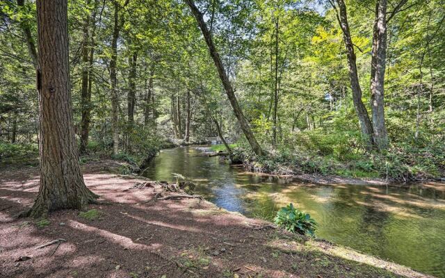 Cottage w/ Pond Views: 13 Mi to Camelback Mountain