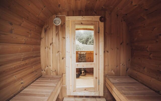 Fjordhygge, Cozy Log Retreat Near Sea & Forest - Sauna & Outdoor Living