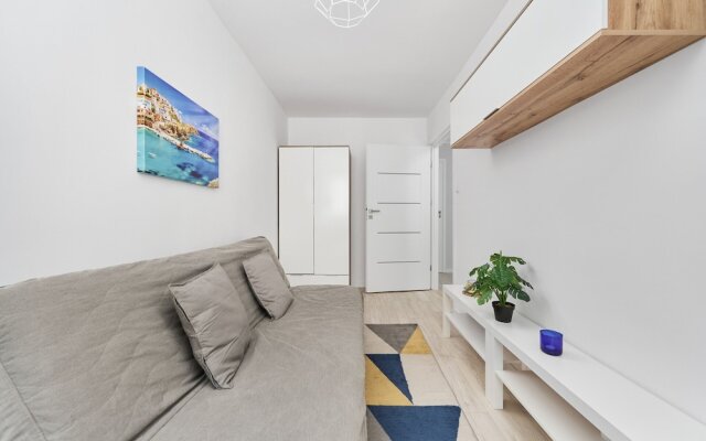 Charming Apartment Fabryczna by Renters
