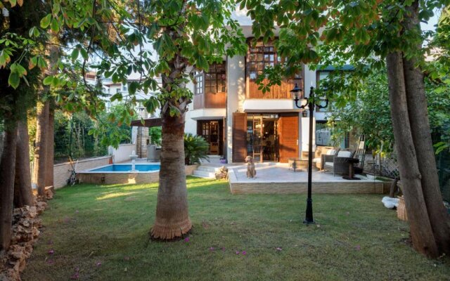 House Close to Beach With Shared Pool in Antalya