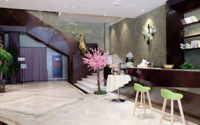 Four Seasons Qingteng Hotel (Beilun Chunxiao Wanren Beach)