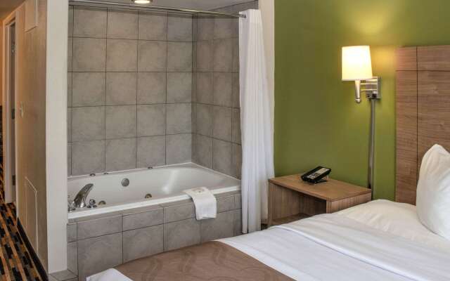 Quality Suites Lake Wright - Norfolk Airport