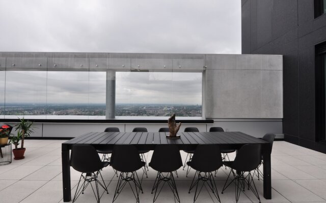 Tour des Canadiens Penthouse by Hometrotting