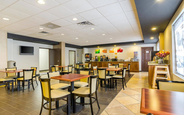 Holiday Inn Hotel and Suites Richmond West End by IHG