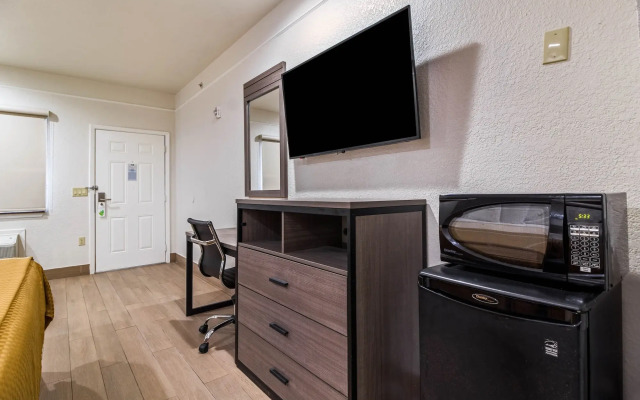 Scottish Inn & Suites Baytown