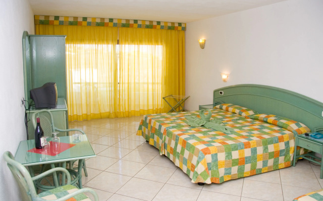 Aparthotel Esquinzo Y Monte Del Mar