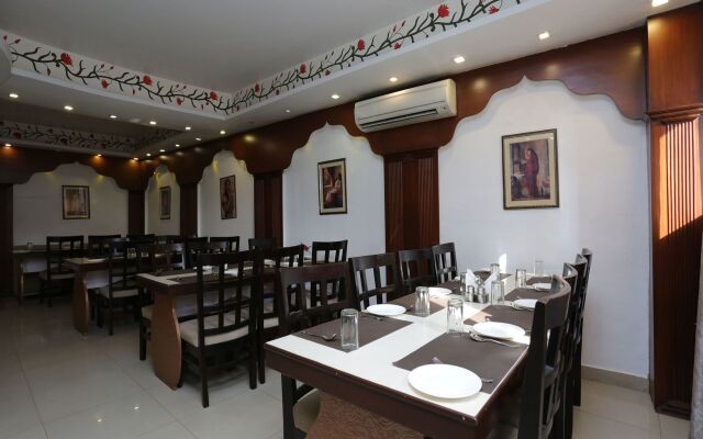 OYO 12221 Hotel M house