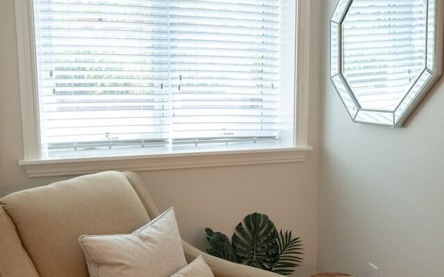 Capitol Hill - Four Bedroom TownHouse