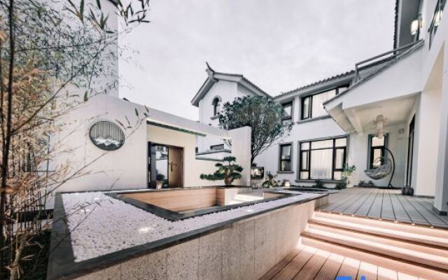Yansheng Jingyue Designer Hot Spring B & B