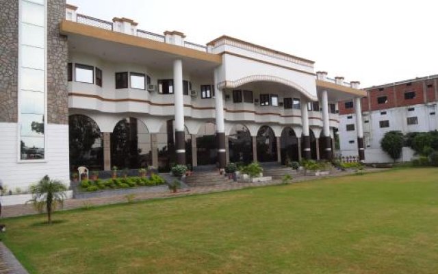 Fabhotel Shimla Resort