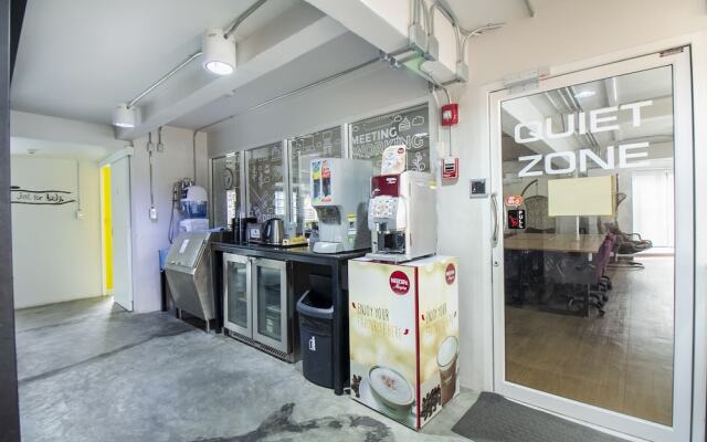OYO 705 Hostel@seatzstation