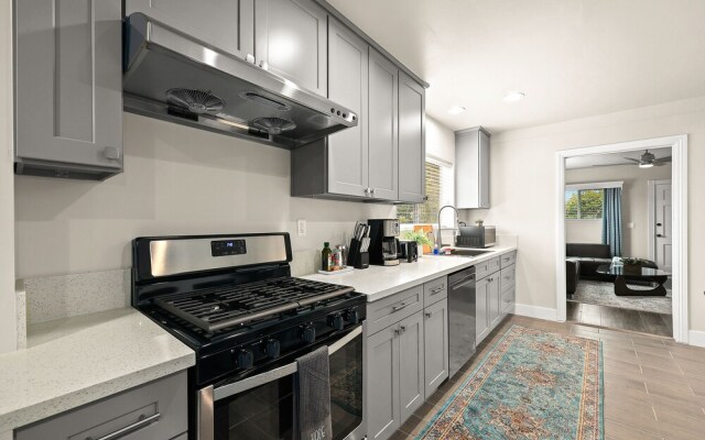 Stylish & Charming 15min to Downtown LA