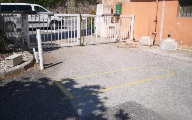 Agreable Studio Renove Avec Place de Parking