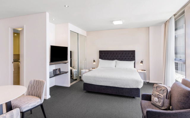 Meriton Suites Campbell Street, Sydney