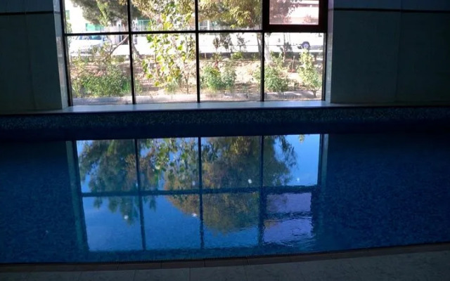 Чарлак Отель