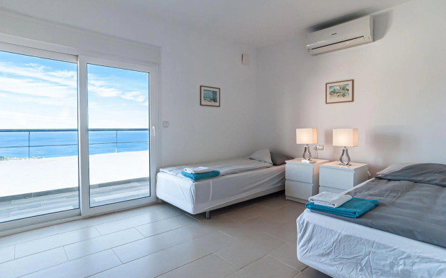 A004 - Villa en Altea con vistas al mar