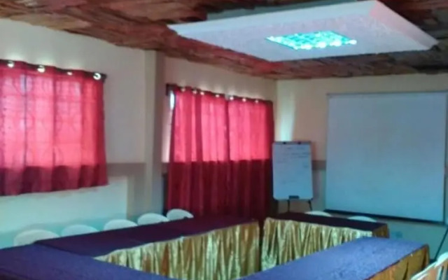 Coconut Palm Hotel