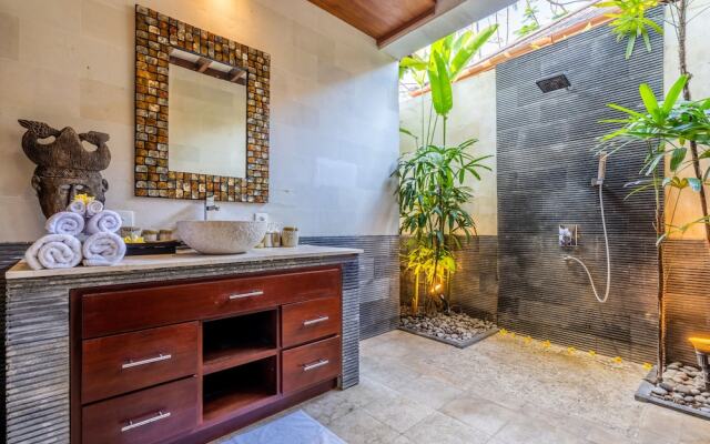 Pristine Villa Yuyu Balian