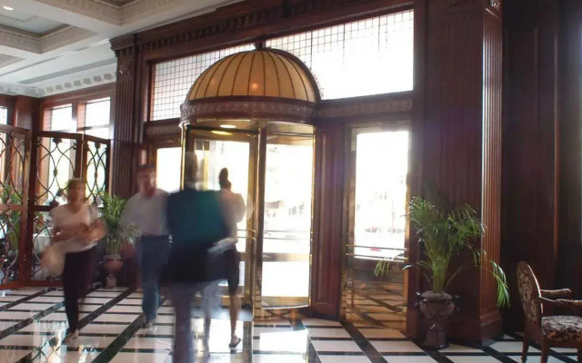 Market Pavilion Hotel