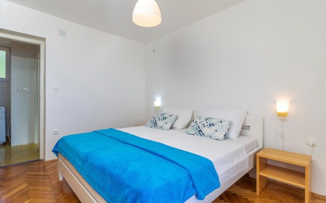 Stunning Apartment in Icici With Wifi and 2 Bedrooms