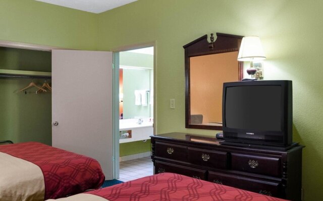 Econo Lodge Canton I-55