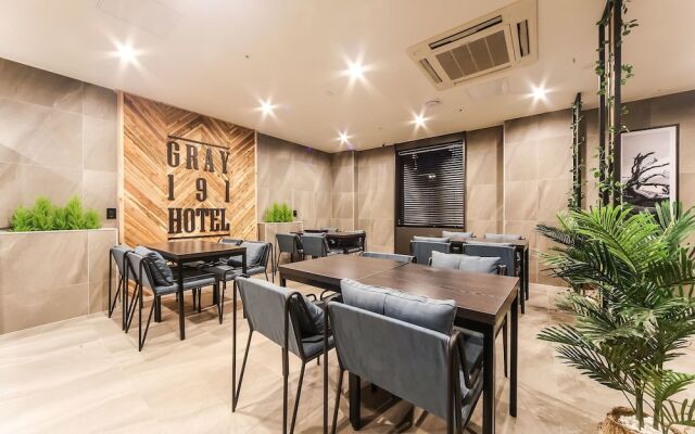 Gray 191 Hotel
